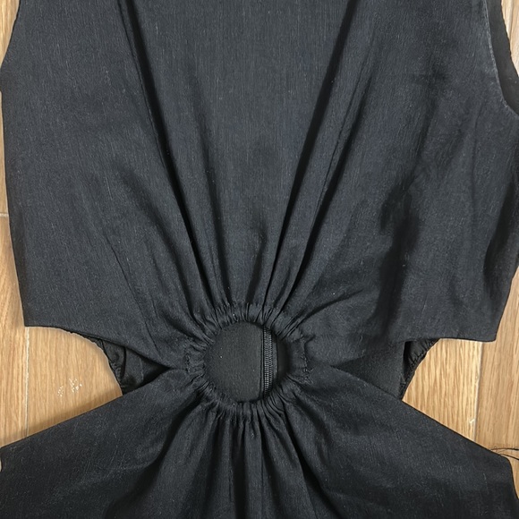 Open cut dress - Picture 2 of 4